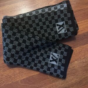 Louis Black and Gray Patterned Scarf